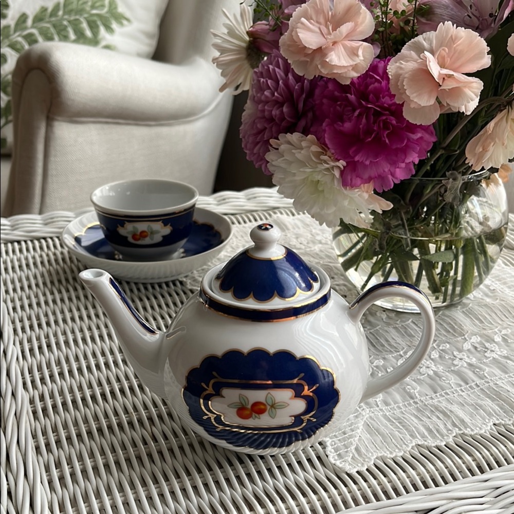 RARE Pleasant Company Felicity Merriman’s Teapot